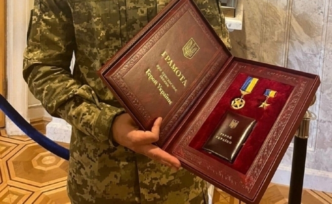 Захиснику Андрію Сергієнку просять надати звання Героя України