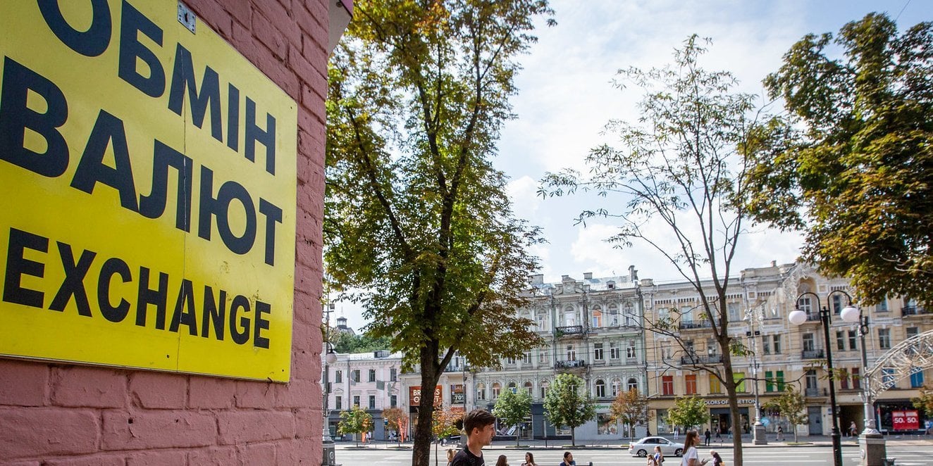 Одна з найбільших мереж пунктів обміну валюти в Україні втратила ліцензію остаточно