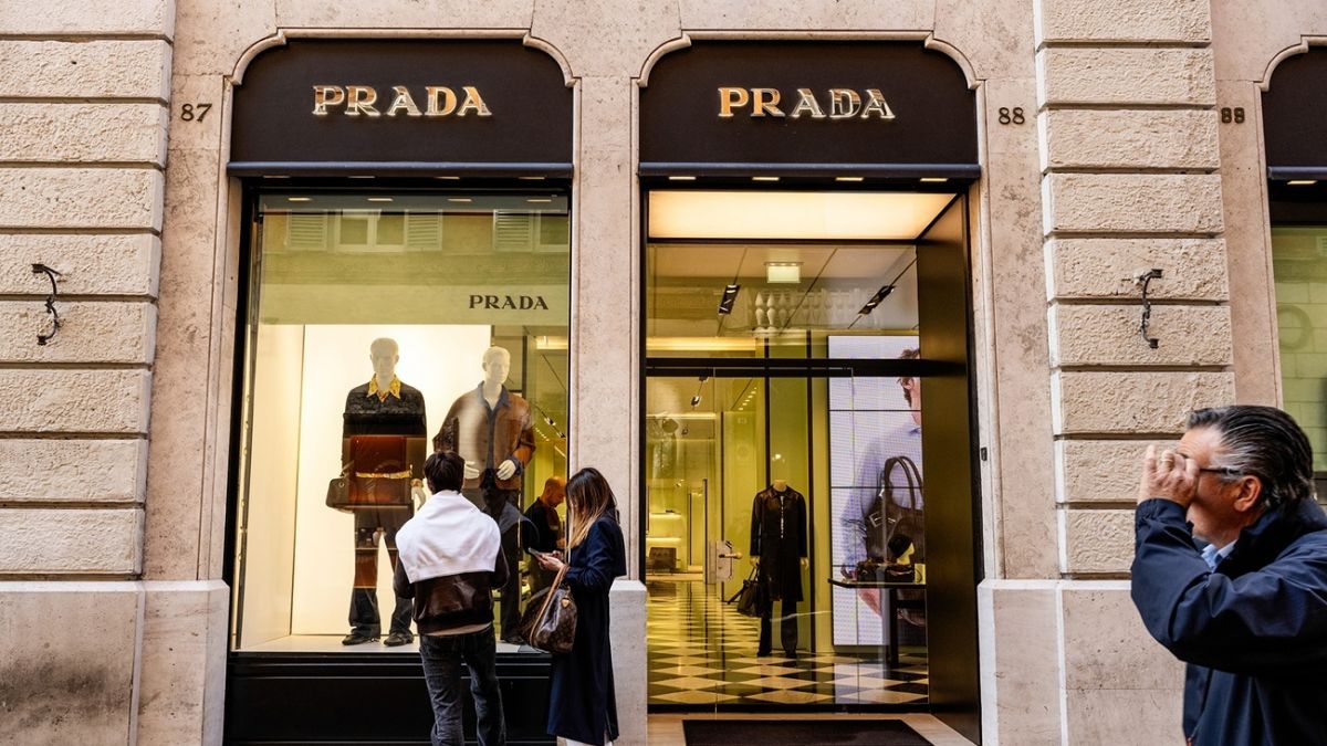 Prada придбає Versace за майже $1,4 мільярда